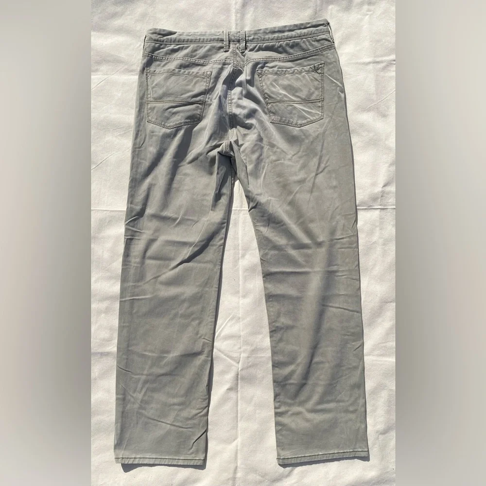 Tommy Bahama Brushed Cotton Beige Casual Straight Chinos 40/34 EUC - Picture 2 of 8